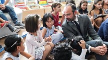 Hanoï : le Premier ministre Édouard Philippe rencontre les élèves du lycée français Alexandre-Yersin