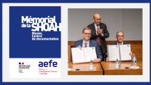Partenariat Mémorial de la Shoah-AEFE : signature de convention sous les auspices du ministre Jean-Yves Le Drian (14 mars 2022)