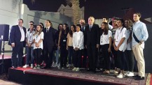 40 ans du lycée Bonaparte de Doha : photo de groupe avec le ministre des Affaires étrangères et du Développement international
