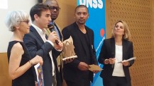 Prix Éthique et sport scolaire : Jean-Baptiste Suberbie reçoit le prix décerné à l'association sportive du lycée français de Phnom Penh