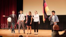 IESO 2016 : l'équipe d'Allemagne sur scène pendant la cérémonie d'ouverture
