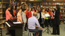 Location d’un nouveau terrain à La Haye : la chorale du lycée 