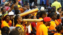 Défilé de clôture du "Ladnaval", fête du carnaval au LAD