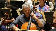 Répétition de l'Orchestre philharmonique de Radio France : Jean-Claude Auclin au violoncelle