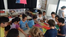 Semaine des langues vivantes 2018 : réalisation d'un puzzle trilingue par les élèves à Hanoi