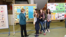 Visite d'Angela Merkel au Lycée français de Berlin : expostion de photos préparée par les élèves
