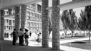Le lycée hier... (photographie datant vraisemblablement des années 1960).
